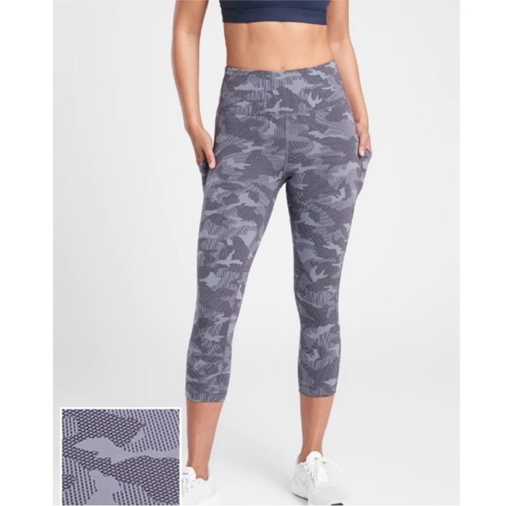 Athleta Camo Capri Leggings | Size S